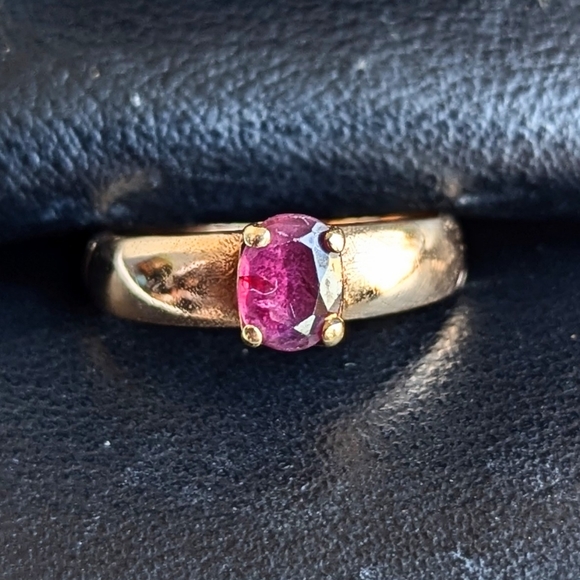 Genuine Ruby 18k Gold Ring - Picture 8 of 11